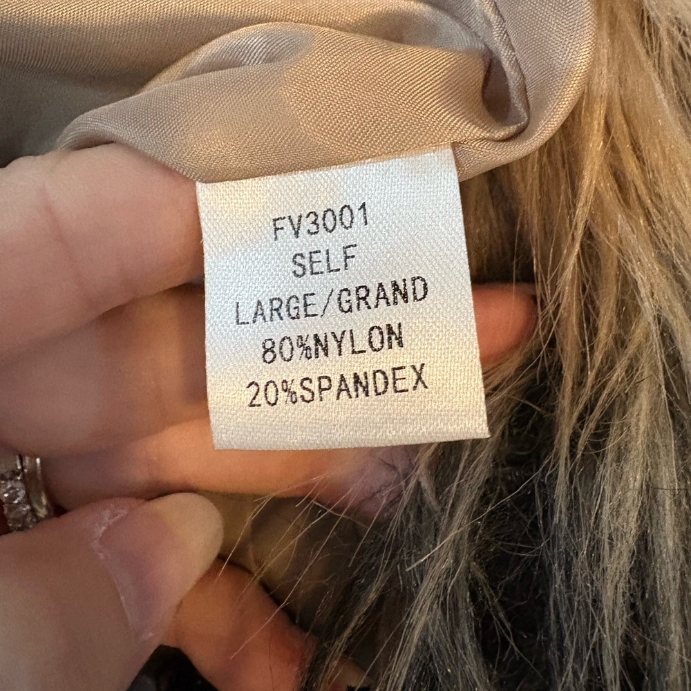 Anna Grace Black and Tan Faux Fur Vest - Picture 5 of 6